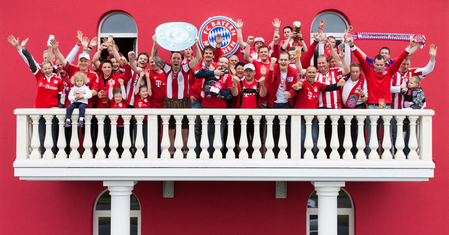 Gruppenfoto: Meisterfeier auf Meister-Balkon